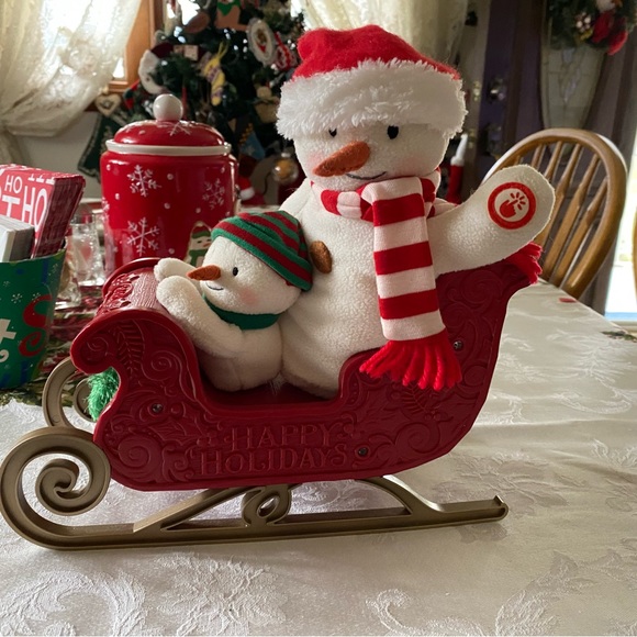 Hallmark Other - ‘16Twinkling Sleigh Ride☃️Plush Hallmark